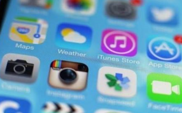  市面上有很多APP應(yīng)用軟件，包括成都未來久APP開發(fā)公司開發(fā)出來的APP，不是每個APP應(yīng)用軟件都是成功的，有些生命周期很短，那是因為APP開發(fā)和運營過程中有過多失誤。一個APP應(yīng)用軟件是否是成功的，主要是由下面三個方面來決定： 一、APP應(yīng)用軟件的定位 APP應(yīng)用軟件的定位是后期推廣成敗的關(guān)鍵。沒有用戶需求的app應(yīng)用軟件等于廢品。應(yīng)用軟件對部分用戶的需求能很好的契合。當(dāng)然，定位不要像BAT之類的行業(yè)巨頭看齊，那樣，你是自找滅亡。就連騰訊拍拍網(wǎng)都干不過阿里淘寶網(wǎng)，你就別以卵擊石，瞎折騰了。 app軟件應(yīng)用軟件的質(zhì)量是用戶留存的有力保障。一個經(jīng)常莫名其妙閃退的app應(yīng)用，用戶留你干嘛？一個UI/UE體驗差的應(yīng)用，用戶留你占內(nèi)存？多花點心思在應(yīng)用軟件本身上，不要給應(yīng)用軟件留BUG。 功能的確認(rèn)是應(yīng)用軟件開發(fā)的前提。功能有主次，主功能的策劃與應(yīng)用軟件的定位密不可分，次要功能就是對主功能的擴展與延伸。比如，你是有個做電子商務(wù)的平臺，功能主次就就很明確了，提供物流快遞查詢就是次要功能。 二、APP應(yīng)用軟件的設(shè)計與開發(fā) app設(shè)計和開發(fā)是相互配合工作運行。眾多市場首發(fā)、自薦、專題都要求應(yīng)用軟件應(yīng)用界面交互體驗優(yōu)秀、用戶體驗優(yōu)秀、app應(yīng)用內(nèi)容優(yōu)秀，充實。這些要求與app設(shè)計程序的關(guān)系密不可分。 不要過多的催促程序員出應(yīng)用軟件，避免短時間開發(fā)出來的應(yīng)用軟件BUG過多，也同時避免設(shè)計程序的負(fù)情緒增長。同事間關(guān)系的和睦也是創(chuàng)造好應(yīng)用軟件的襁褓。 三、運營與推廣 一直以來有種說法成都未來久科技有限公司挺不支持的：運營推廣不分家。一個人同時兼具運營與推廣兩份職業(yè)，之所以你兼具雙重職位是以為你處于小白階段，感覺自己什么都能做，事實卻是什么都沒做好。你不是運營，是Ctrl+C；你不是推廣，是廣告君。問題不大，每個運營都經(jīng)歷這個過程。跨過去，你就是運營；跨不過去，工作就是煎熬。只能說運營的水深著呢！ 成都未來久科技有限公司提醒，app軟件應(yīng)用軟件的優(yōu)劣，不只是在運營手中。應(yīng)用軟件的成功，在于整個團隊，用戶也不是瞎子，有自己的辨別功能，認(rèn)真做好的自己的app應(yīng)用應(yīng)用軟件，才是持續(xù)發(fā)展之路。